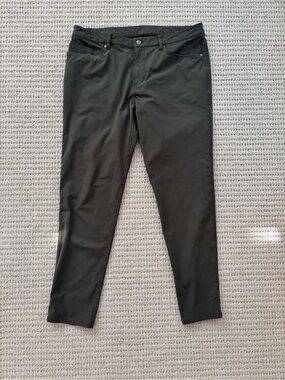 LULULEMON Men's ABC Olive Green Stretch Casual Pants Size 36